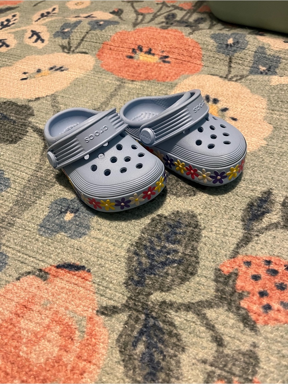 Baby Girl Crocs NWOT size 4